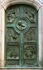 I sette dolori della Vergine, portale bronzeo, Chiesa di Maria SS. dei Sette Dolori, Serra San Bruno